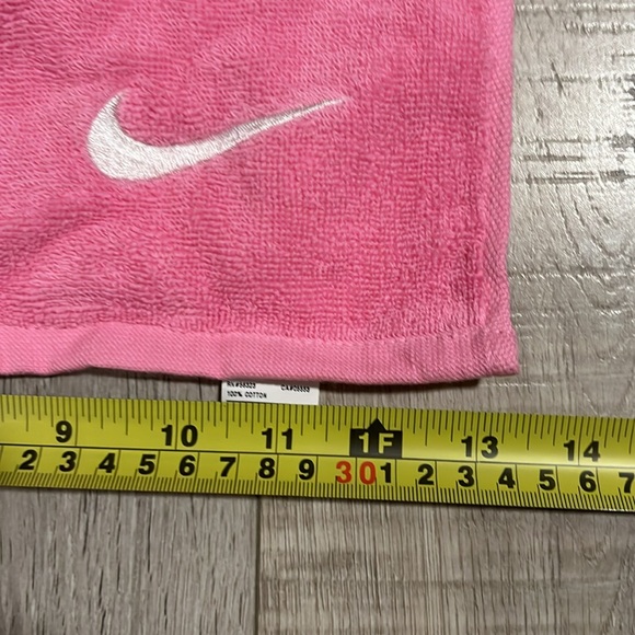 Nike Gift Set- Butterfly Sandals & Towel - Picture 15 of 16